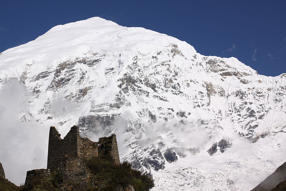 Jangothang Fortress - Jhomolhari Trek